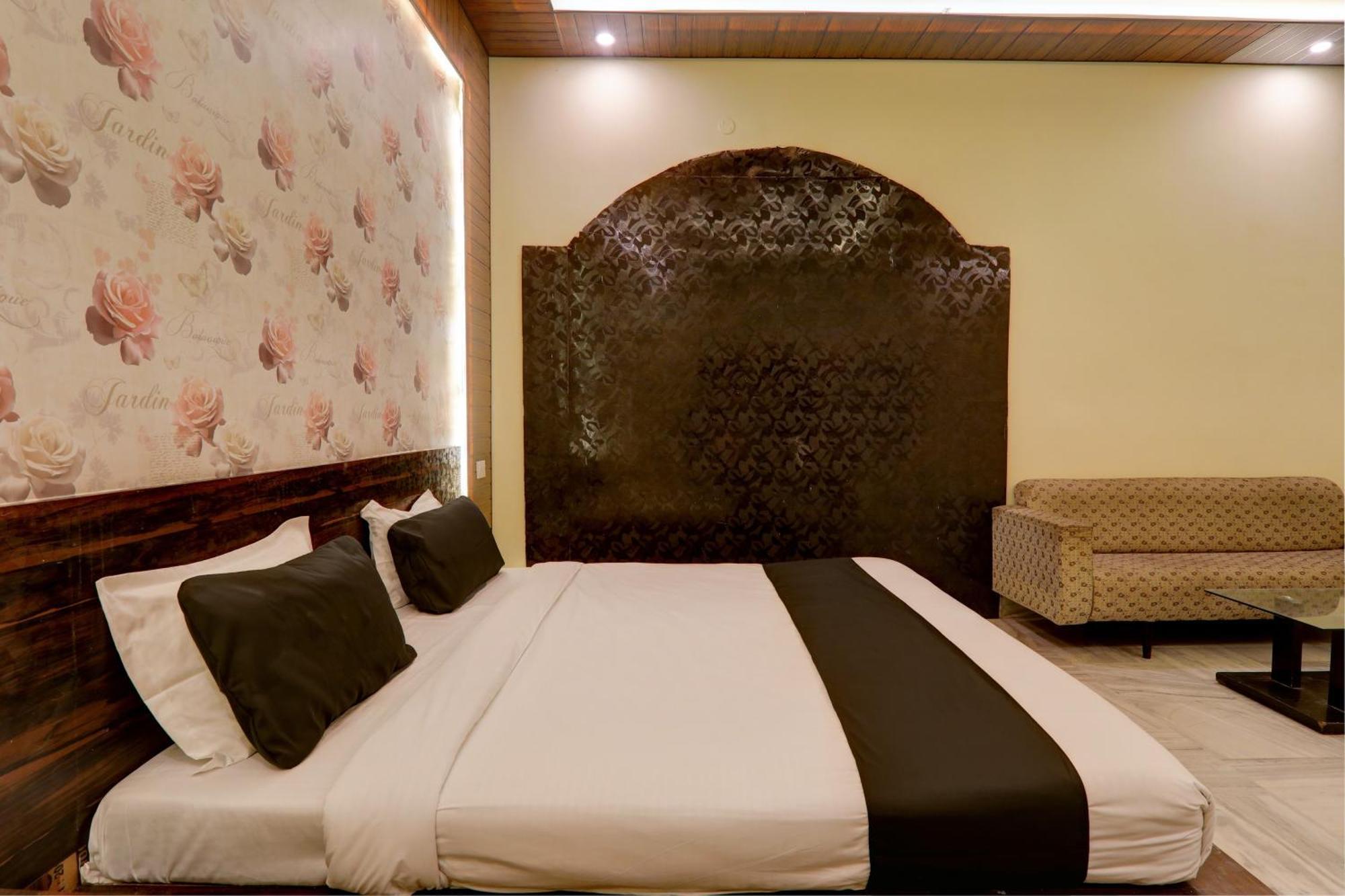 Hotel O Flagship Adbhut Moment Hotel Варанаси Экстерьер фото