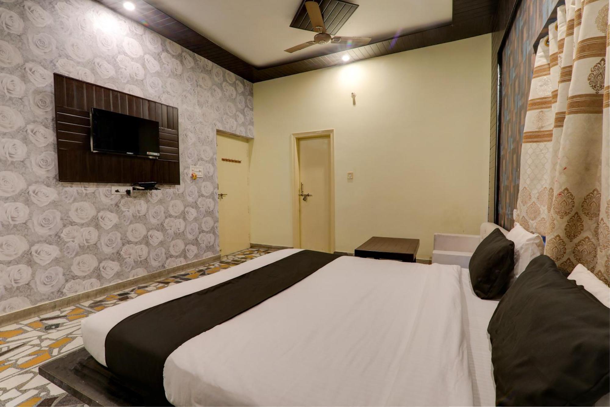 Hotel O Flagship Adbhut Moment Hotel Варанаси Экстерьер фото